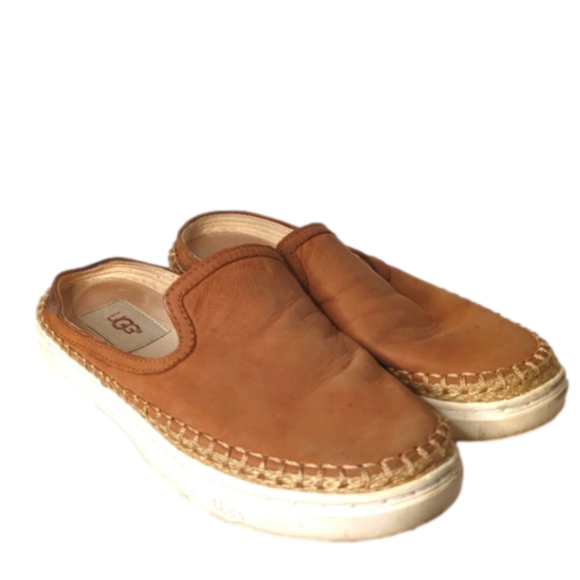 Ugg slides - Picture 1 of 4